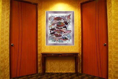 Оригинална художествена живопис батик върху Памучна тъкан, Риба и дълголетие от Agung (75 cm x 90 см)